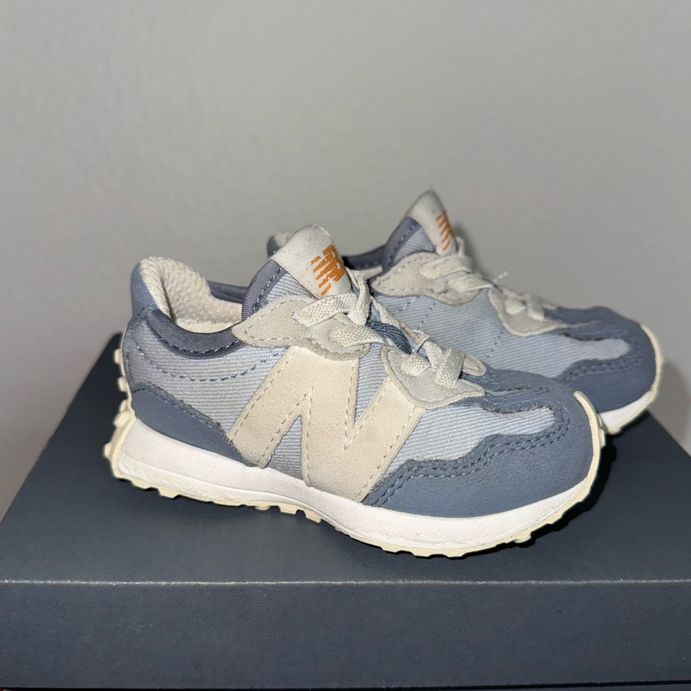 New Balance 327 Kids Sneakers in Blue and Cream